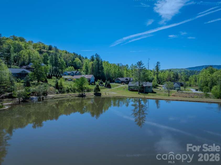 92 Crystal Heights Drive, Hendersonville, NC 28739.  MLS# CAR4374562, YatesRealty ID 21351. 