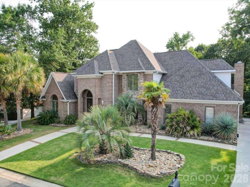 15708 Eagleview Drive, Charlotte, NC 28278.  MLS# CAR4375240, YatesRealty ID 21352. 