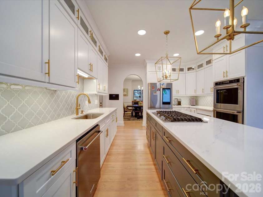 15708 Eagleview Drive, Charlotte, NC 28278.  MLS# CAR4375240, YatesRealty ID 21352. 