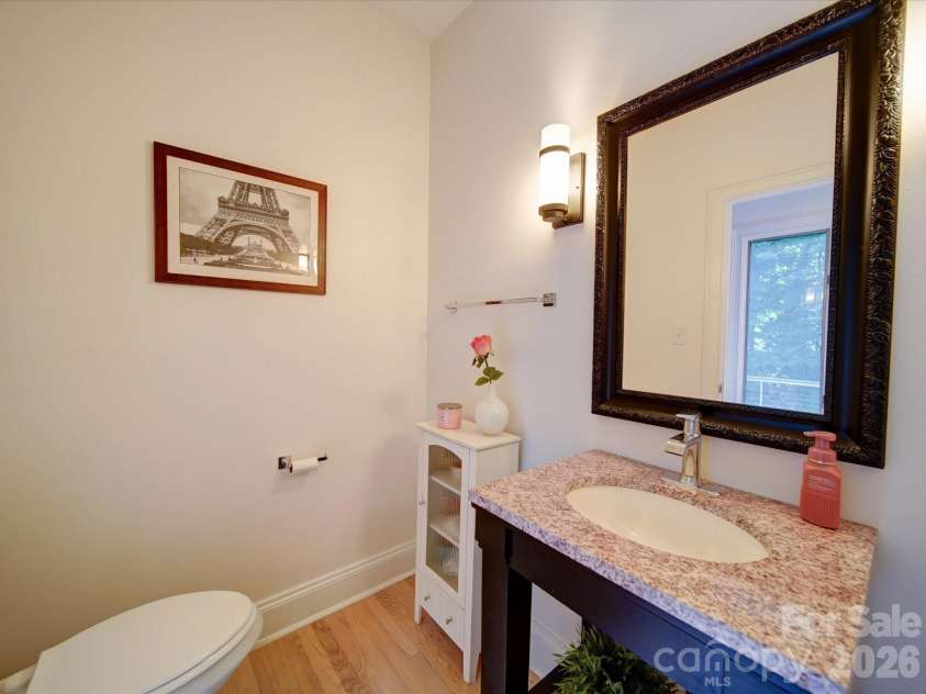 15708 Eagleview Drive, Charlotte, NC 28278.  MLS# CAR4375240, YatesRealty ID 21352. 