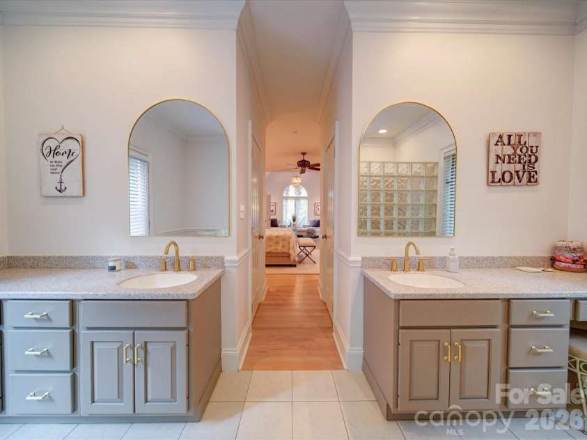 15708 Eagleview Drive, Charlotte, NC 28278.  MLS# CAR4375240, YatesRealty ID 21352. 