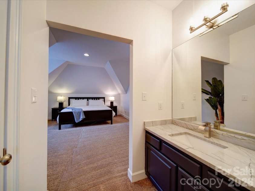 15708 Eagleview Drive, Charlotte, NC 28278.  MLS# CAR4375240, YatesRealty ID 21352. 