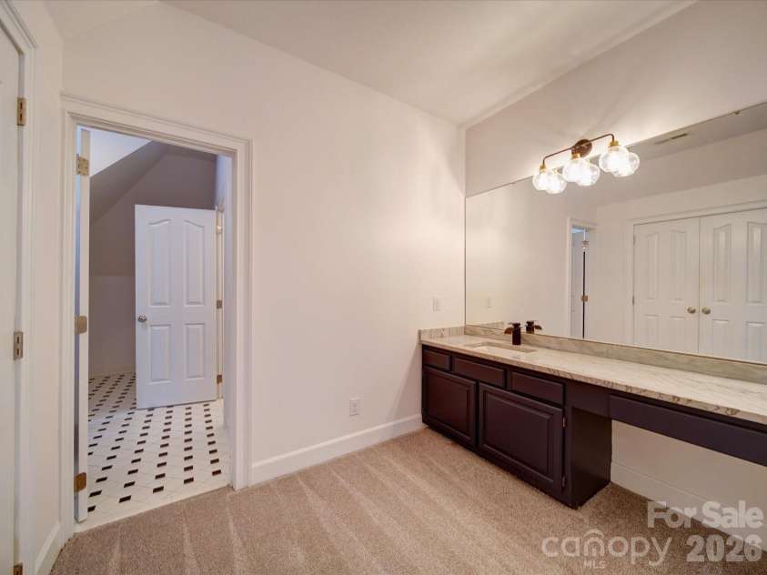 15708 Eagleview Drive, Charlotte, NC 28278.  MLS# CAR4375240, YatesRealty ID 21352. 