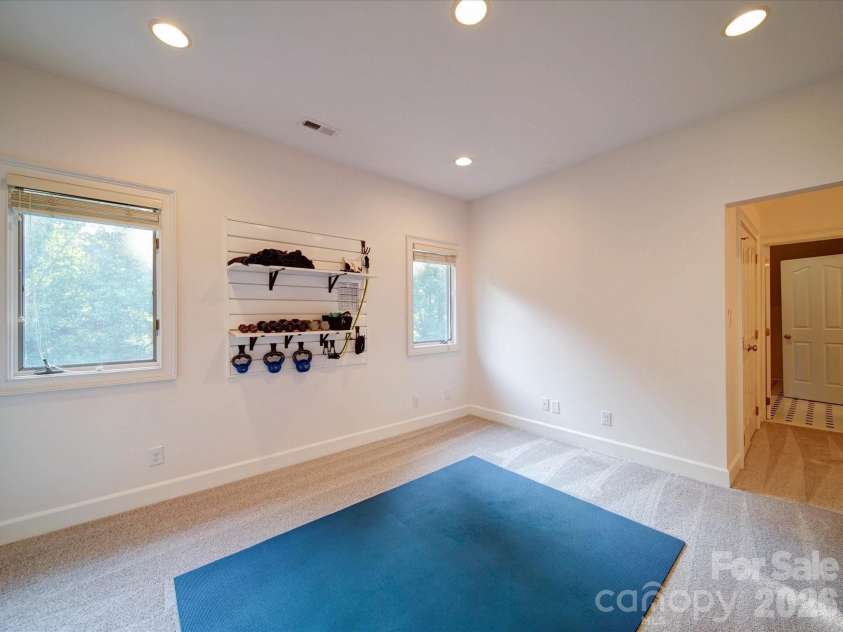 15708 Eagleview Drive, Charlotte, NC 28278.  MLS# CAR4375240, YatesRealty ID 21352. 
