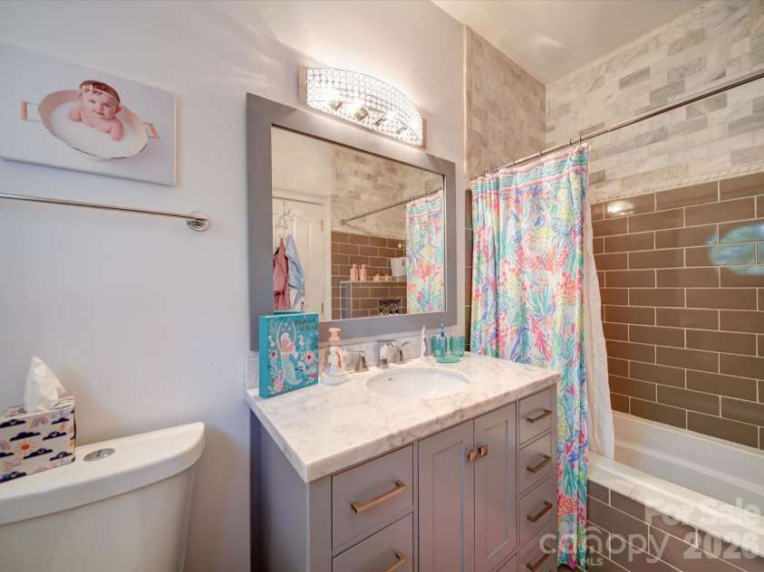 15708 Eagleview Drive, Charlotte, NC 28278.  MLS# CAR4375240, YatesRealty ID 21352. 
