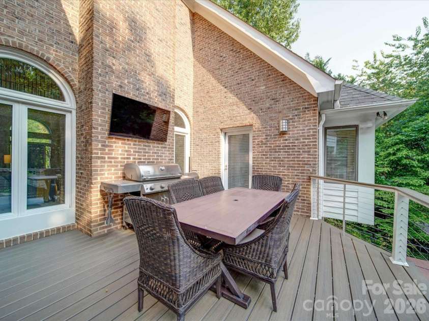 15708 Eagleview Drive, Charlotte, NC 28278.  MLS# CAR4375240, YatesRealty ID 21352. 