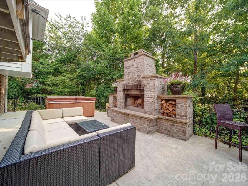 15708 Eagleview Drive, Charlotte, NC 28278.  MLS# CAR4375240, YatesRealty ID 21352. 
