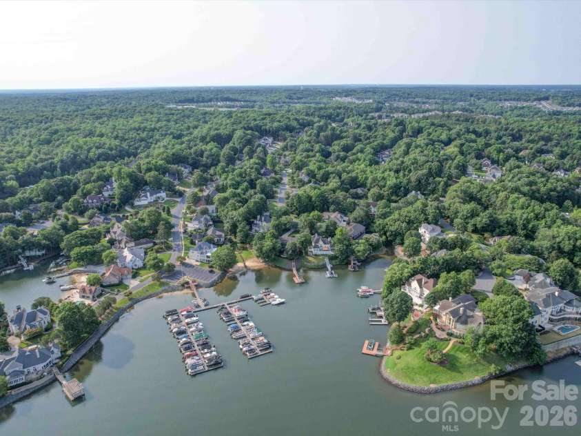 15708 Eagleview Drive, Charlotte, NC 28278.  MLS# CAR4375240, YatesRealty ID 21352. 