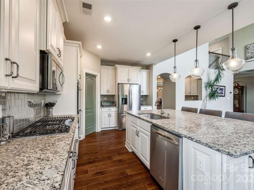 4220 Thames Circle, Fort Mill, SC 29715.  MLS# CAR4269866, YatesRealty ID 21352. Plenty of cabinet and counter space and a great pantry!