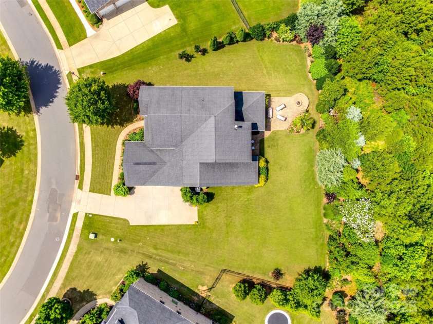 4220 Thames Circle, Fort Mill, SC 29715.  MLS# CAR4269866, YatesRealty ID 21352. The largest lot in the neighborhood!