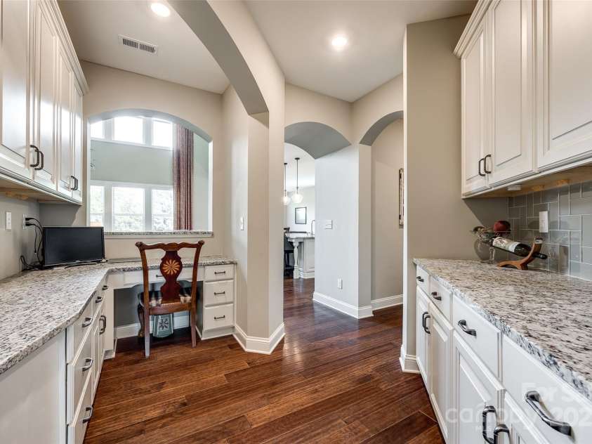 4220 Thames Circle, Fort Mill, SC 29715.  MLS# CAR4269866, YatesRealty ID 21352. The office nook makes it easy to keep your home organized.
