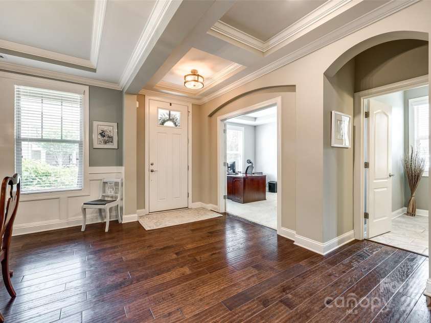 4220 Thames Circle, Fort Mill, SC 29715.  MLS# CAR4269866, YatesRealty ID 21352. Welcome guests in the beautiful open foyer.