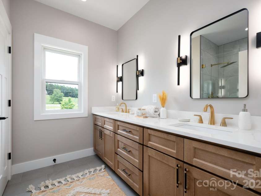 9 Robey Drive, Fletcher, NC 28732.  MLS# CAR4261327, YatesRealty ID 21353. En-suite Bathroom with Double Vanity