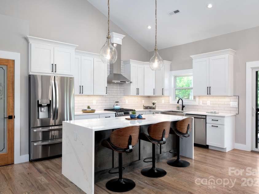 9 Robey Drive, Fletcher, NC 28732.  MLS# CAR4261327, YatesRealty ID 21353. Gourmet Kitchen