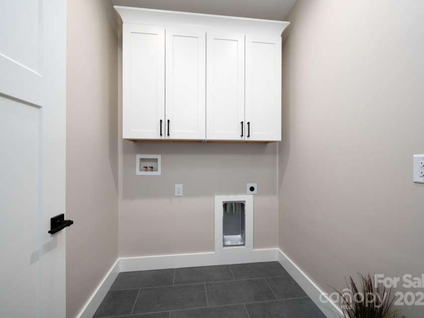 9 Robey Drive, Fletcher, NC 28732.  MLS# CAR4261327, YatesRealty ID 21353. Laundary Room