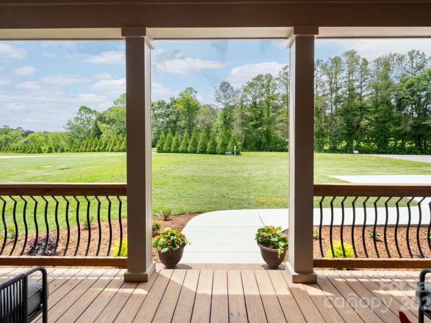 9 Robey Drive, Fletcher, NC 28732.  MLS# CAR4261327, YatesRealty ID 21353. Welcoming Entryway