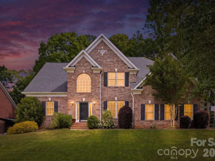 10508 Devonshire Drive, Huntersville, NC 28078.  MLS# CAR4380328, YatesRealty ID 21354. 