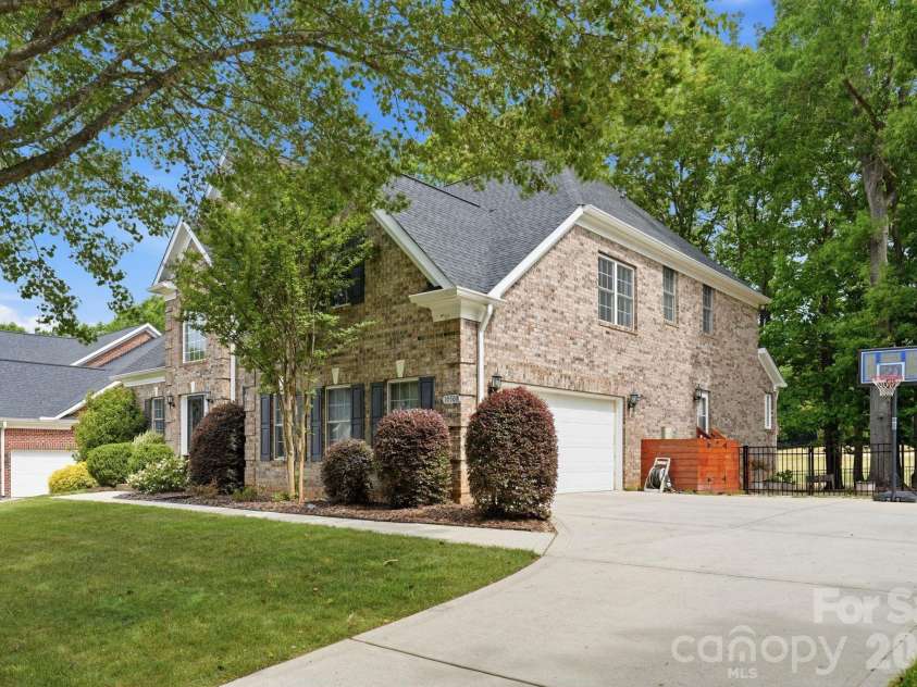 10508 Devonshire Drive, Huntersville, NC 28078.  MLS# CAR4380328, YatesRealty ID 21354. 
