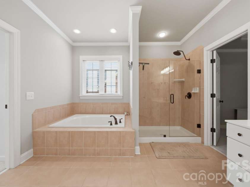 10508 Devonshire Drive, Huntersville, NC 28078.  MLS# CAR4380328, YatesRealty ID 21354. 