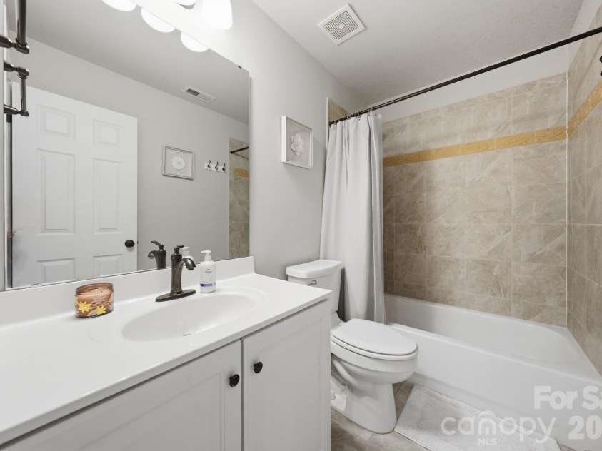10508 Devonshire Drive, Huntersville, NC 28078.  MLS# CAR4380328, YatesRealty ID 21354. 