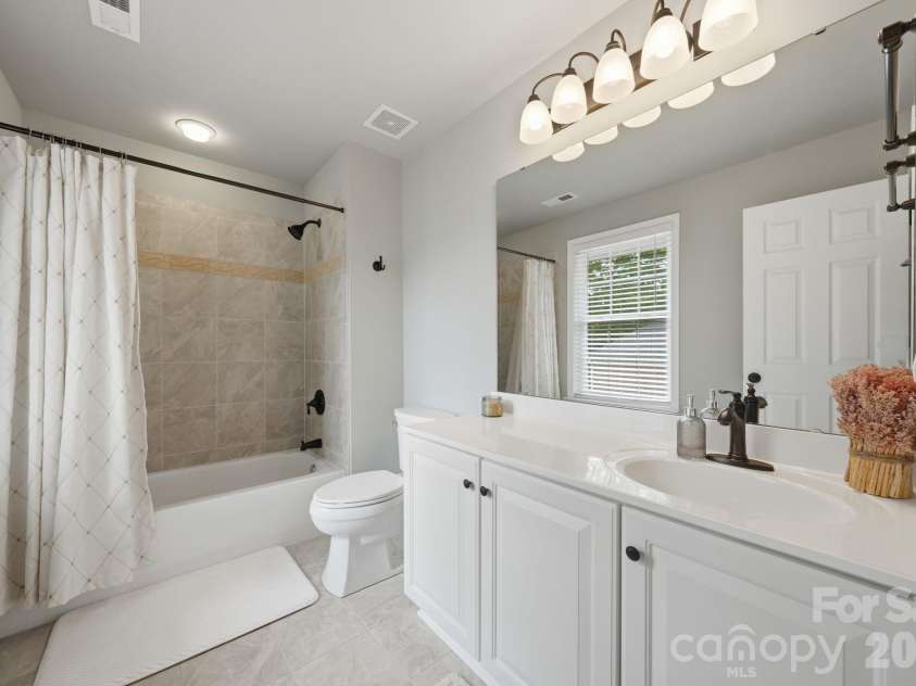 10508 Devonshire Drive, Huntersville, NC 28078.  MLS# CAR4380328, YatesRealty ID 21354. 