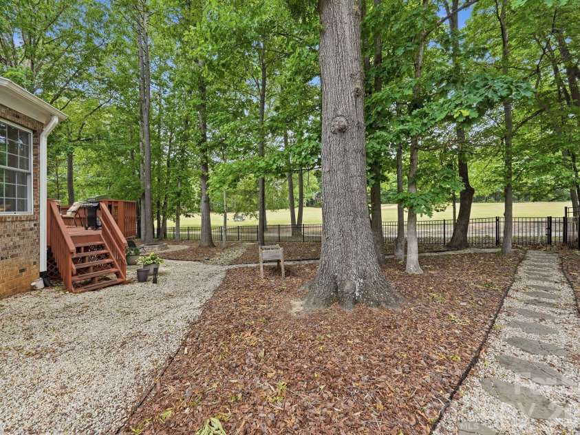 10508 Devonshire Drive, Huntersville, NC 28078.  MLS# CAR4380328, YatesRealty ID 21354. 