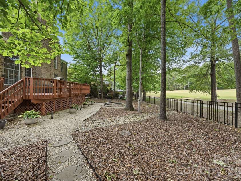 10508 Devonshire Drive, Huntersville, NC 28078.  MLS# CAR4380328, YatesRealty ID 21354. 