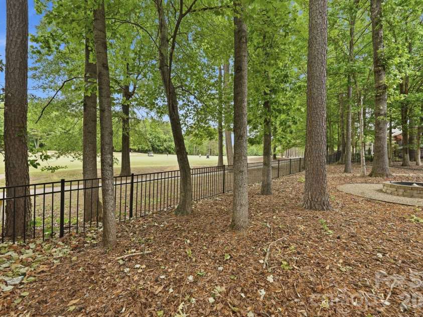 10508 Devonshire Drive, Huntersville, NC 28078.  MLS# CAR4380328, YatesRealty ID 21354. 