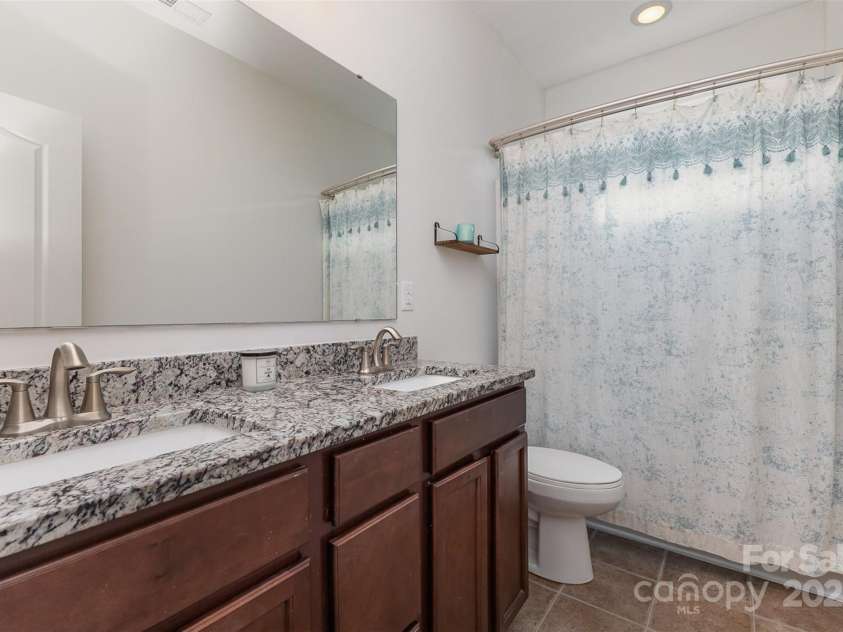 6007 Eleanor Rigby Road, Charlotte, NC 28278.  MLS# CAR4268118, YatesRealty ID 21354. Guest Full Bathroom on Main Level