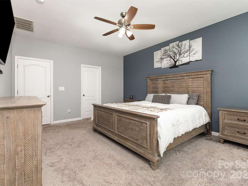 6007 Eleanor Rigby Road, Charlotte, NC 28278.  MLS# CAR4268118, YatesRealty ID 21354. Oversized Primary bedroom