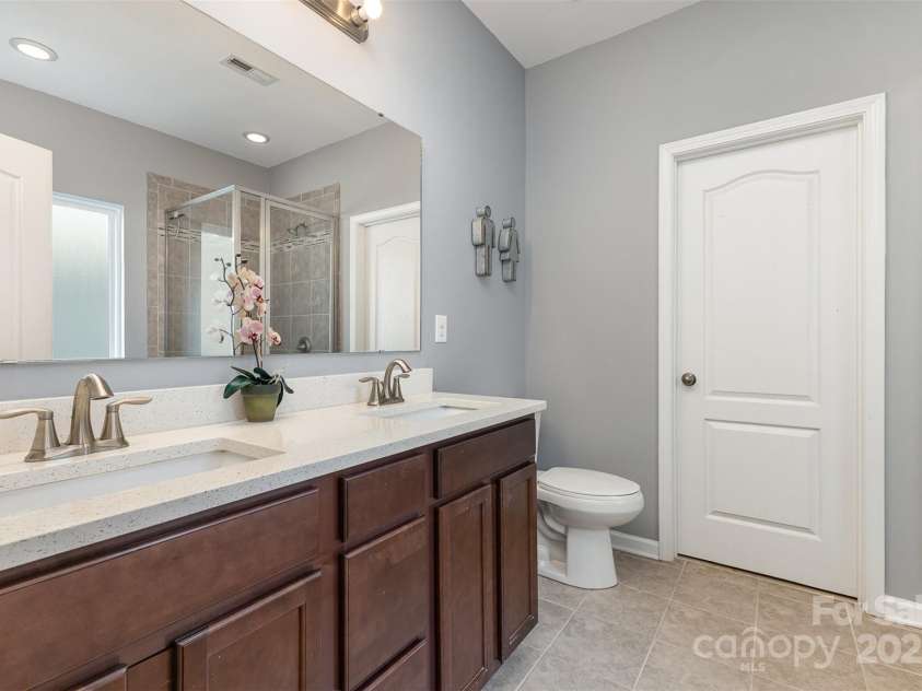 6007 Eleanor Rigby Road, Charlotte, NC 28278.  MLS# CAR4268118, YatesRealty ID 21354. Primary Bathroom
