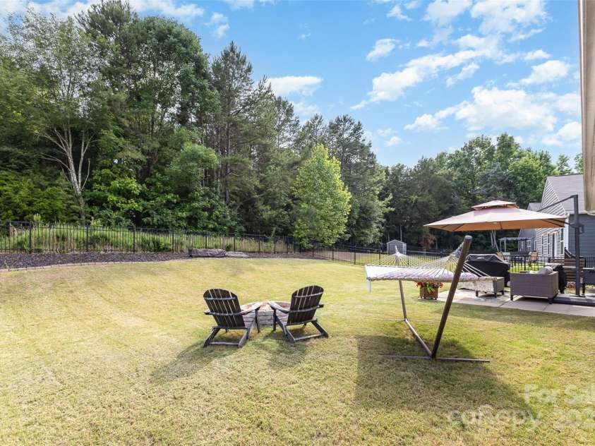 6007 Eleanor Rigby Road, Charlotte, NC 28278.  MLS# CAR4268118, YatesRealty ID 21354. Private backyard