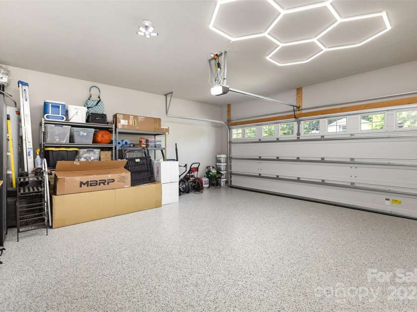 6007 Eleanor Rigby Road, Charlotte, NC 28278.  MLS# CAR4268118, YatesRealty ID 21354. Showroom ready garage: Octagon ceiling Lighting conveys with the property
