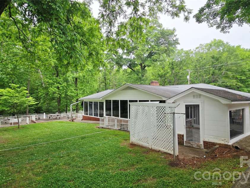 788 Kenmore Street, Shelby, NC 28150.  MLS# CAR4378581, YatesRealty ID 21355. Greenhouse