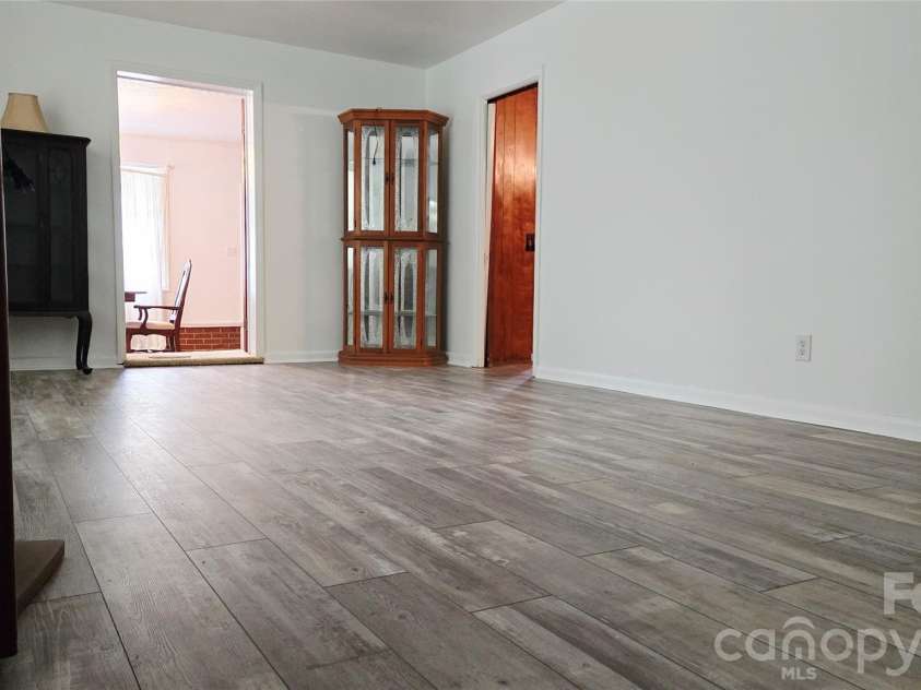 788 Kenmore Street, Shelby, NC 28150.  MLS# CAR4378581, YatesRealty ID 21355. Living room