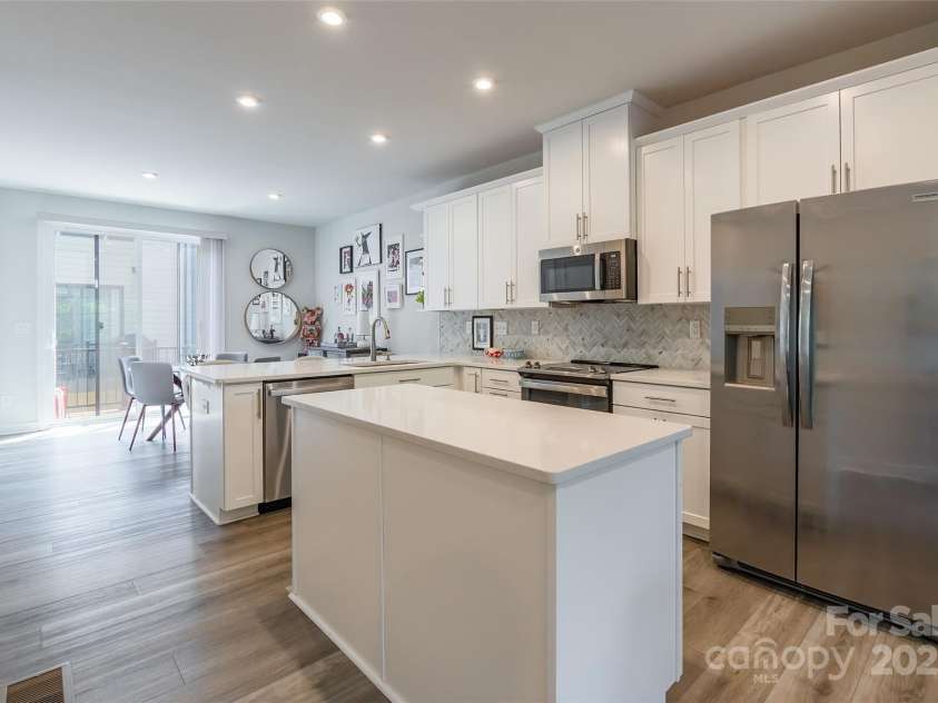 819 Anderson Street, Charlotte, NC 28205.  MLS# CAR4267460, YatesRealty ID 21357. 