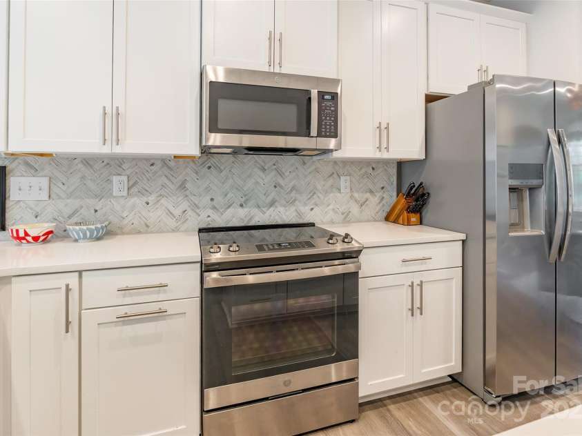 819 Anderson Street, Charlotte, NC 28205.  MLS# CAR4267460, YatesRealty ID 21357. 