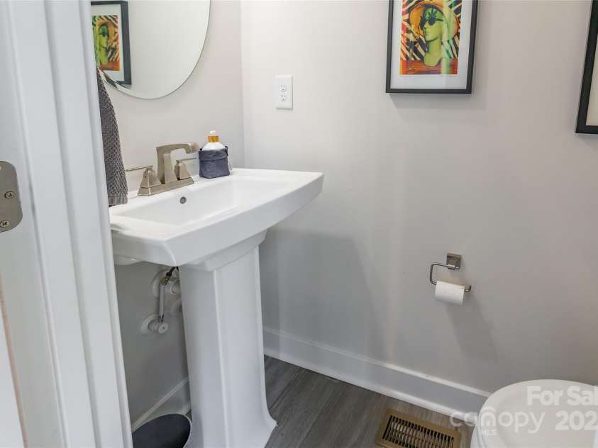 819 Anderson Street, Charlotte, NC 28205.  MLS# CAR4267460, YatesRealty ID 21357. 
