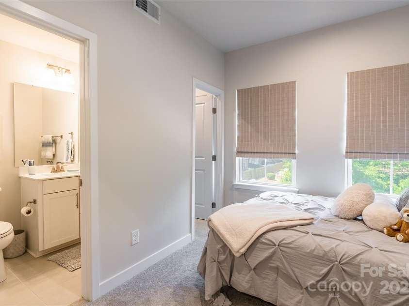 819 Anderson Street, Charlotte, NC 28205.  MLS# CAR4267460, YatesRealty ID 21357. 