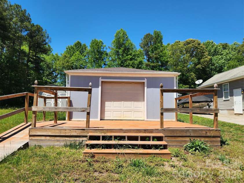 189 Brook Creek Drive, Troutman, NC 28166.  MLS# CAR4380851, YatesRealty ID 21359. 
