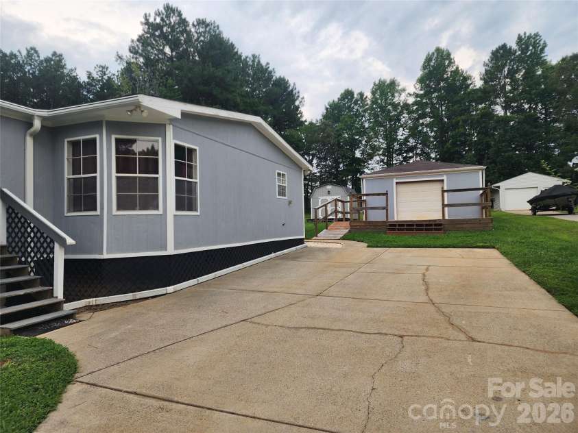 189 Brook Creek Drive, Troutman, NC 28166.  MLS# CAR4380851, YatesRealty ID 21359. 