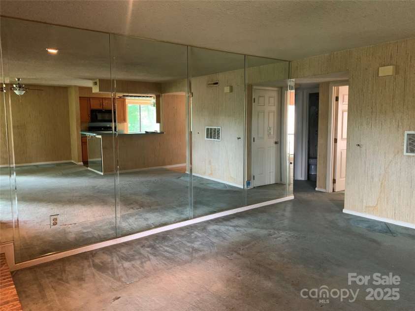 5727 Dockside Drive, Charlotte, NC 28227.  MLS# CAR4268742, YatesRealty ID 21359. 