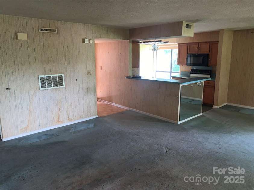 5727 Dockside Drive, Charlotte, NC 28227.  MLS# CAR4268742, YatesRealty ID 21359. From corner in great room