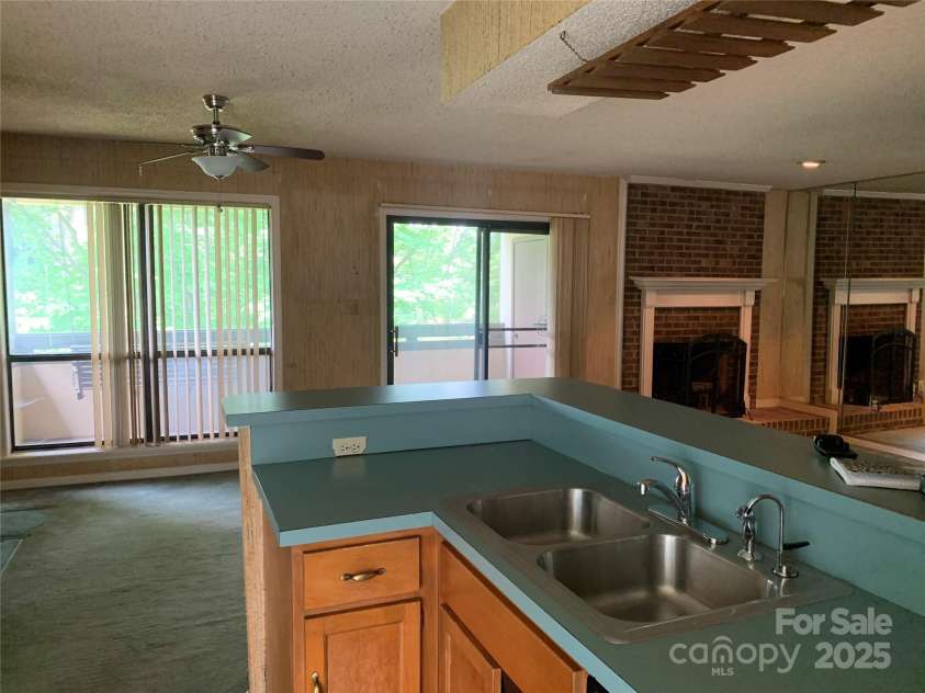 5727 Dockside Drive, Charlotte, NC 28227.  MLS# CAR4268742, YatesRealty ID 21359. Interior Kichen from breakfast nook