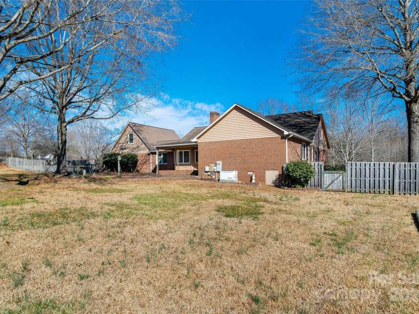 133 Persimmon Creek Road, Kings Mountain, NC 28086.  MLS# CAR4226480, YatesRealty ID 2136. 