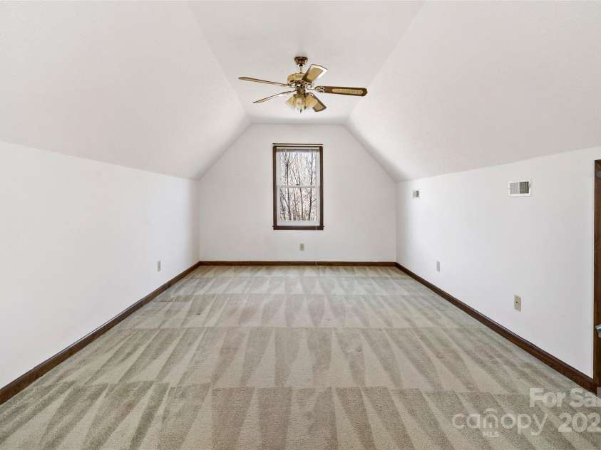 133 Persimmon Creek Road, Kings Mountain, NC 28086.  MLS# CAR4226480, YatesRealty ID 2136. Bonus Room