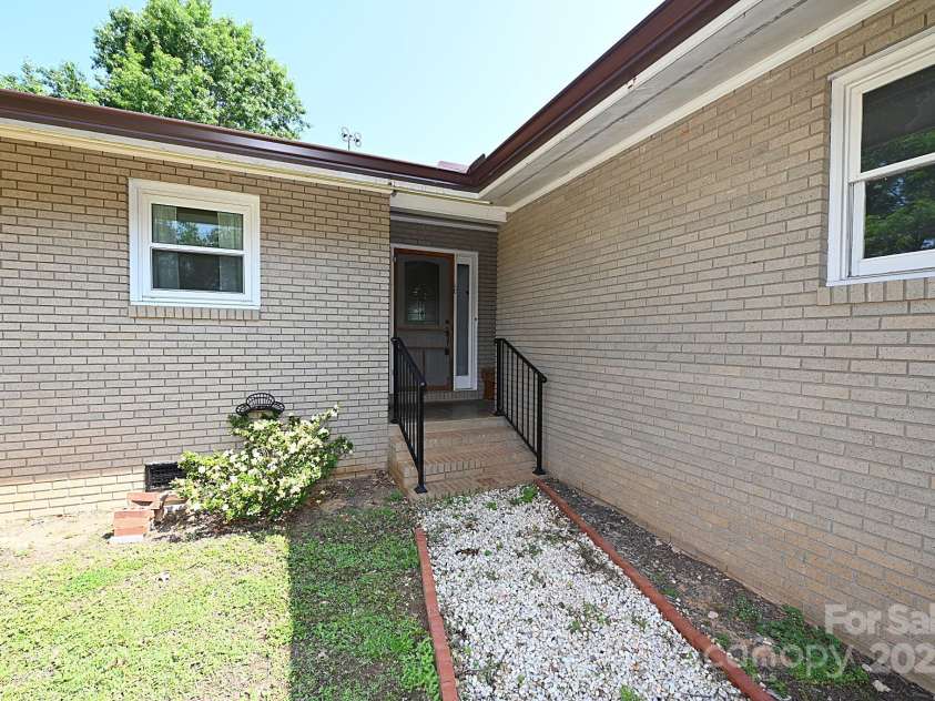 157 Blackberry Lane, Taylorsville, NC 28681.  MLS# CAR4270173, YatesRealty ID 21360. 