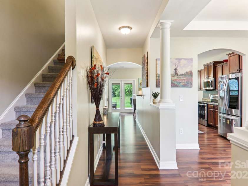 22 Streamside Drive, Hendersonville, NC 28791.  MLS# CAR4268227, YatesRealty ID 21361. 