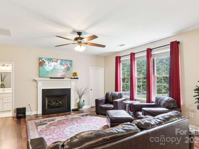 22 Streamside Drive, Hendersonville, NC 28791.  MLS# CAR4268227, YatesRealty ID 21361. 