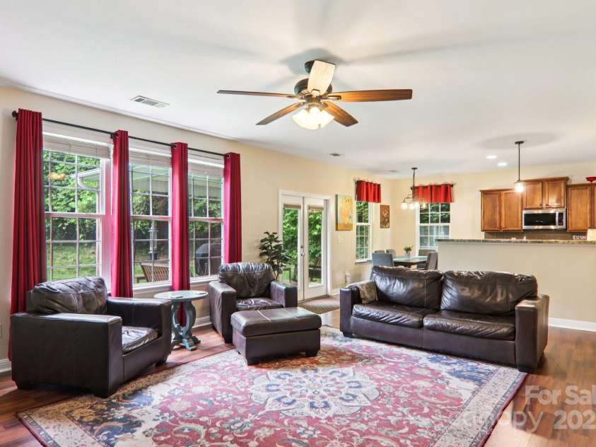 22 Streamside Drive, Hendersonville, NC 28791.  MLS# CAR4268227, YatesRealty ID 21361. 